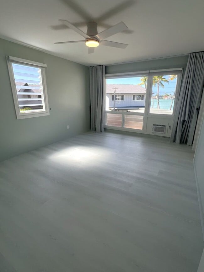 Building Photo - Koko Isle Circle - 4 bedroom, 3 bath townhome with carport