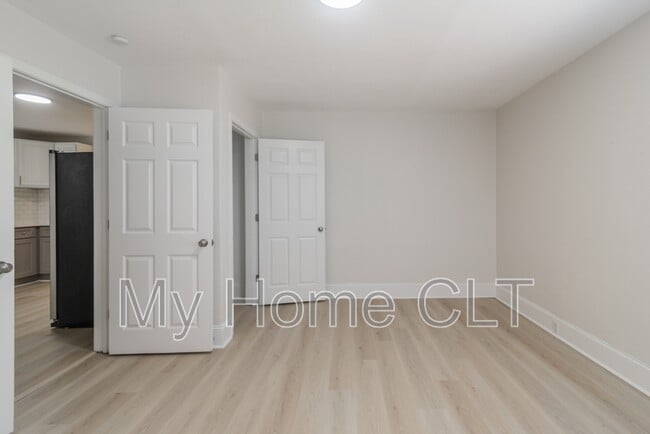 Building Photo - 314 Elm St