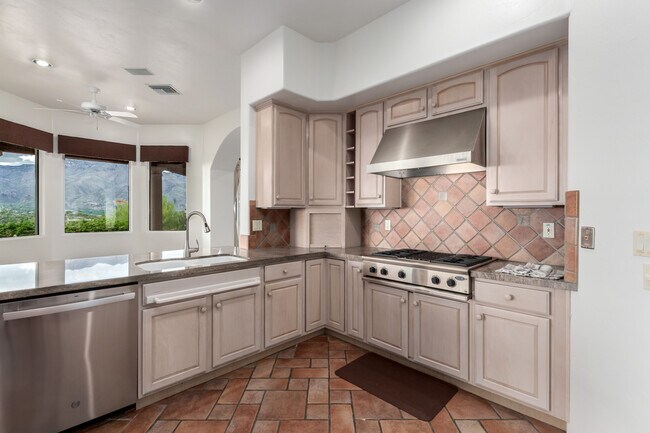 Building Photo - 4667 N Rocky Crest Plz