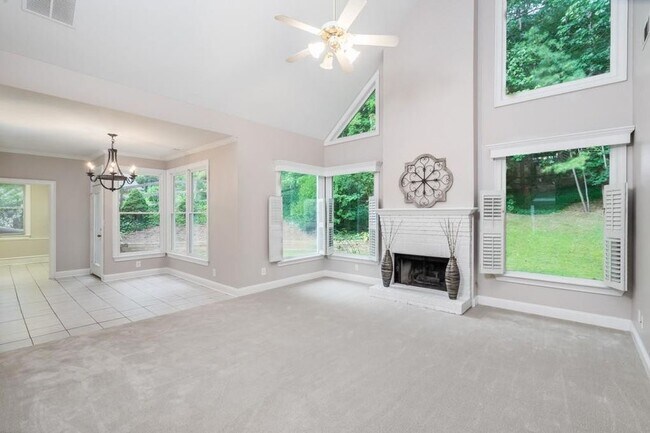 Building Photo - 802 Satinwood Pl