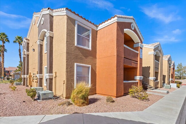 Building Photo - Fabulous Condo