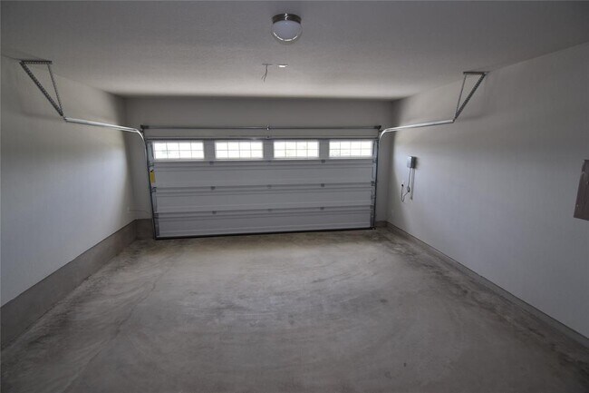 Building Photo - 212 Shugart St