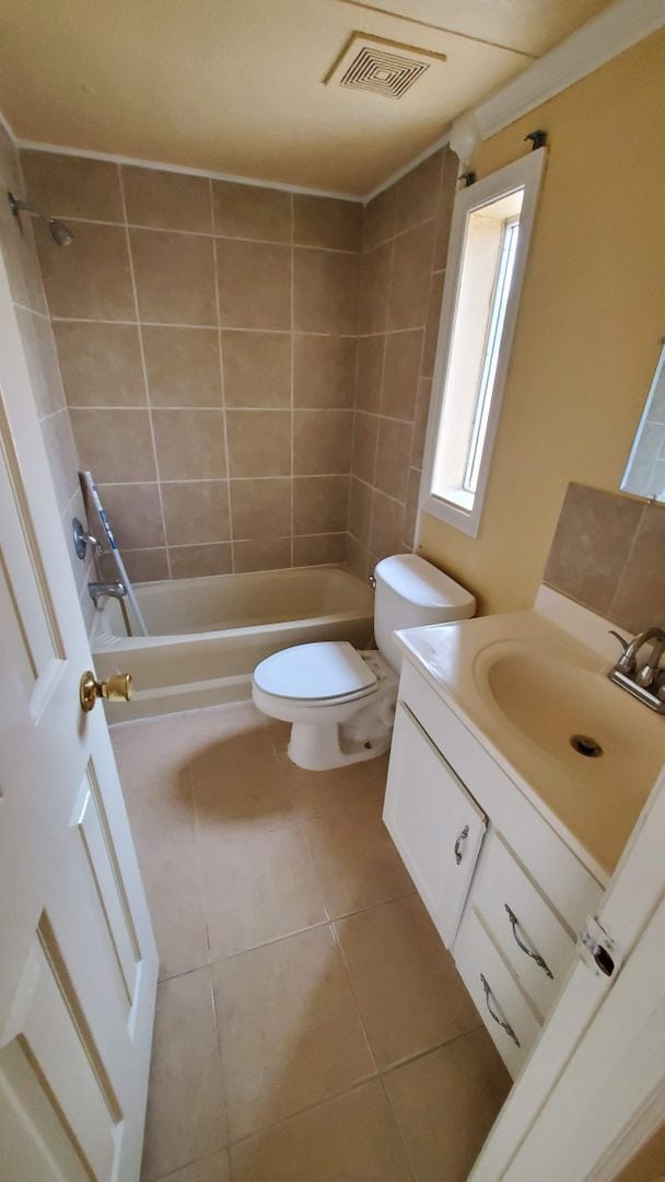 Building Photo - 304 Calle Al Rumbo