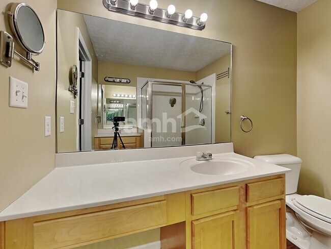 Building Photo - 439 Parkview Court