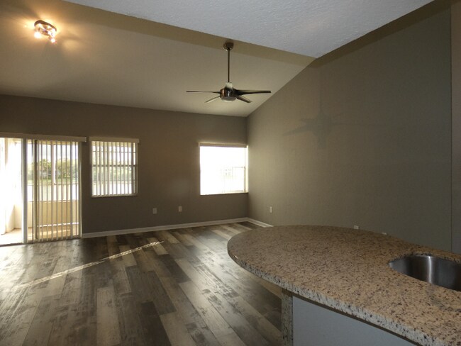Building Photo - 2811 N Oakland Forest Dr