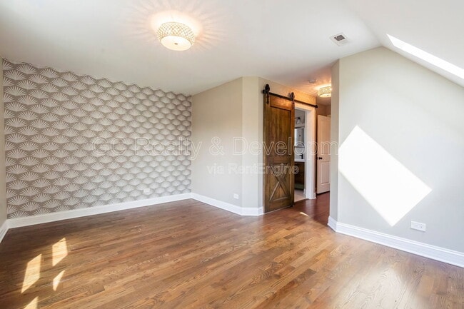 Building Photo - 5619 W Irving Park Rd