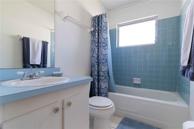 Building Photo - 6215 Green View Cir