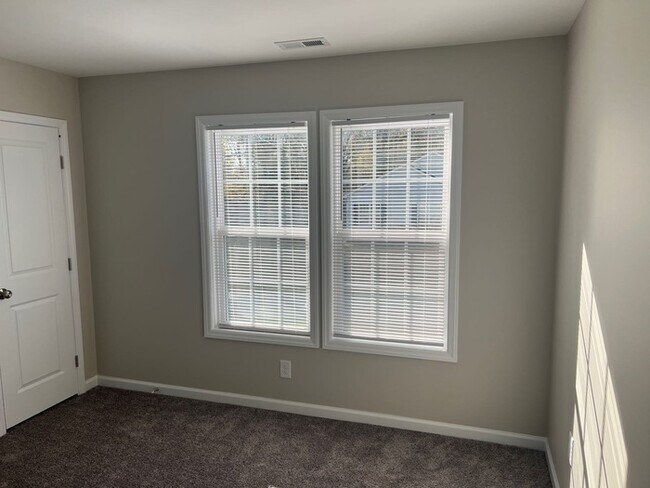 Building Photo - 505 E Mills Dr