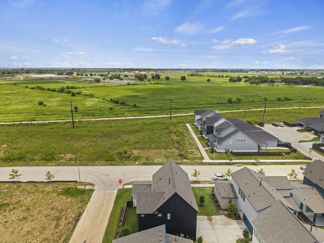 Building Photo - 3416 Indigo Wy