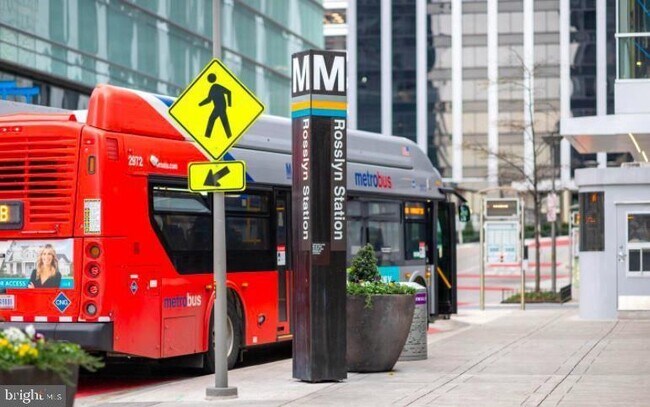 Building Photo - 1111 Arlington Blvd