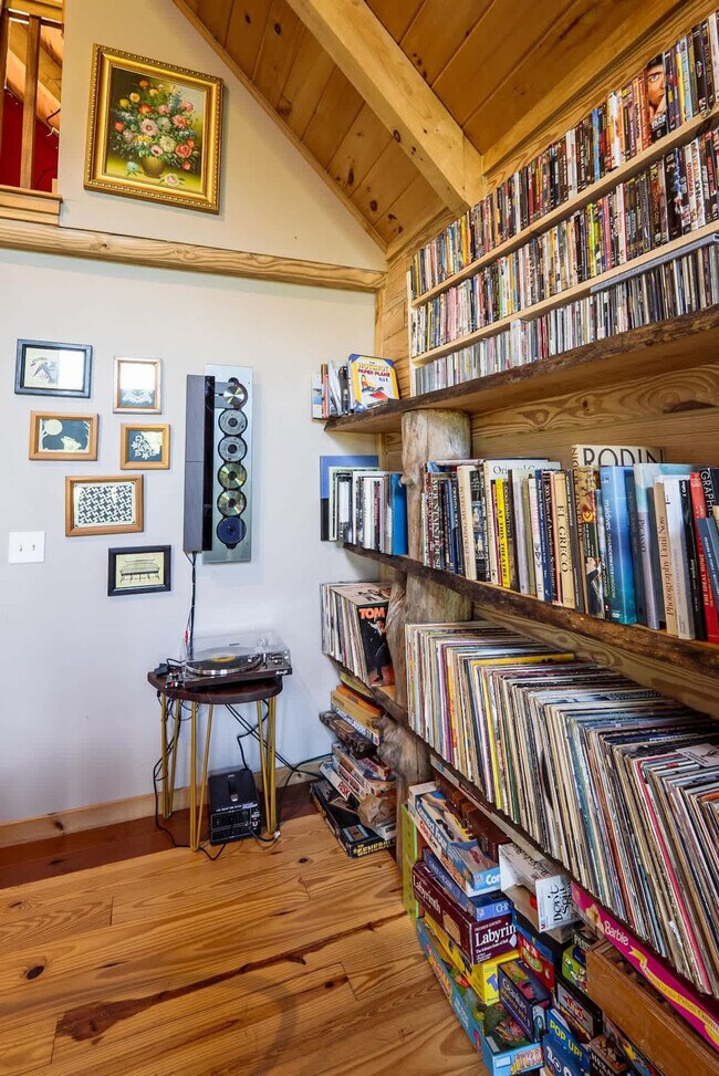 Building Photo - 7223 Ferry Rd