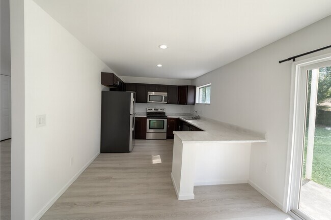 Building Photo - 2405 Mastin Lk Rd NW