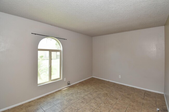 Building Photo - 2490 W Yowell Ct
