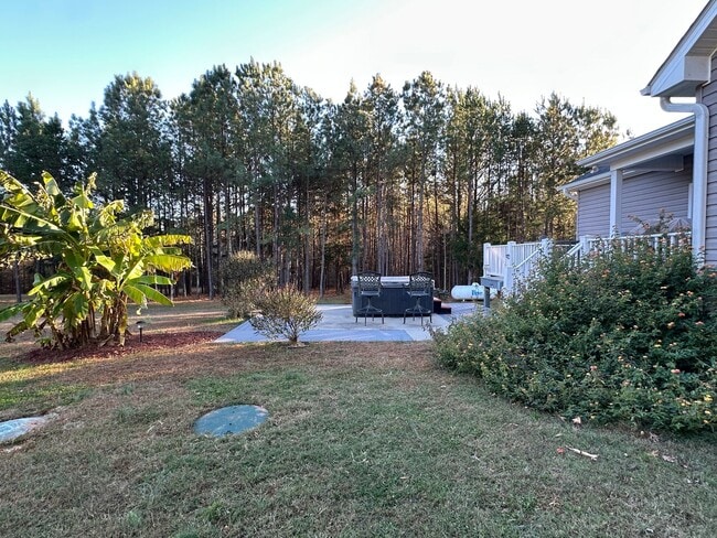 Building Photo - Lovely Custom Built Home with 2 Car Garage...