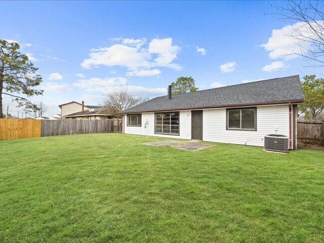 Building Photo - 2314 Edgedale Dr