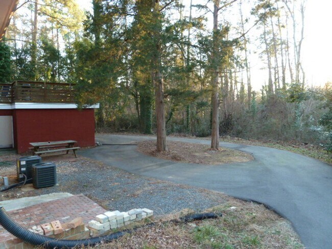 Building Photo - Large Duplex home with giant deck, parking, in quiet neighborhood, Available in June