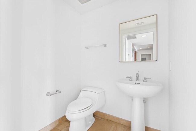 Building Photo - 1819 SE 17th St