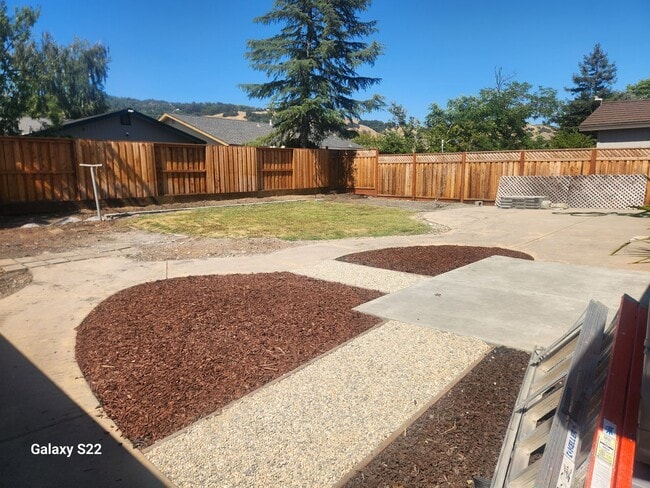 Building Photo - This is a Must See beautiful 3 bedroom, 2 ...