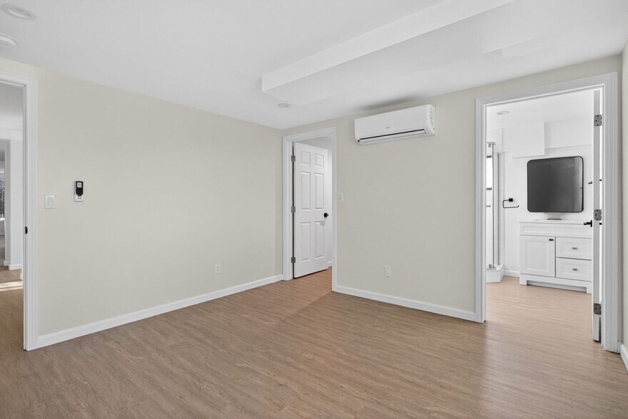 Building Photo - 1751 Cabrillo Ave