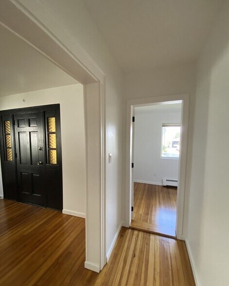 Building Photo - 10 Tollgate Ct