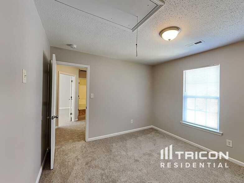 Building Photo - 9234 Tiger Lily Ln