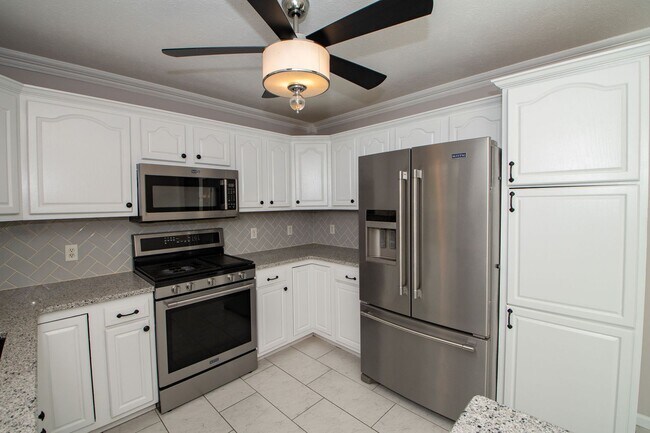 Building Photo - 4 Bedroom home in Granger, IN!