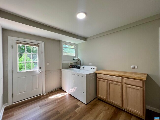 Building Photo - 2525 Woodland Dr
