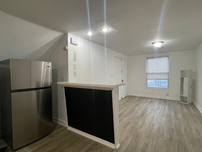 Building Photo - 263 Jefferson St