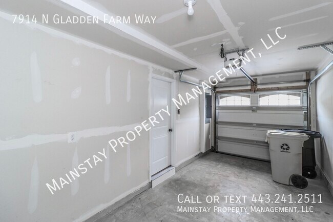 Building Photo - 7914 N Gladden Farm Way