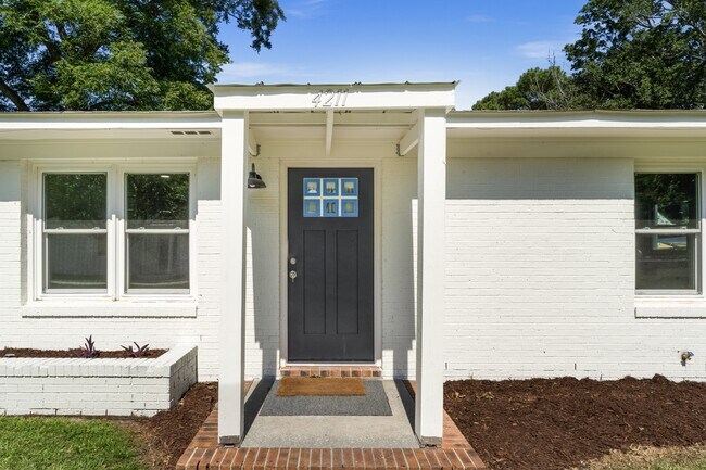 Building Photo - 4211 Peachtree Ave