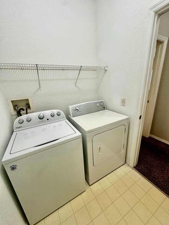 Building Photo - Mosaic 2533