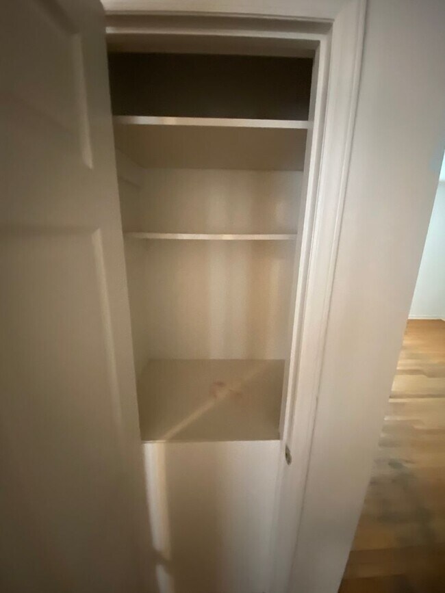 Building Photo - 208 Rosemont Dr