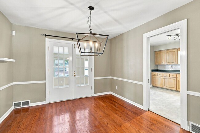 Building Photo - 912 Beechwood Rd