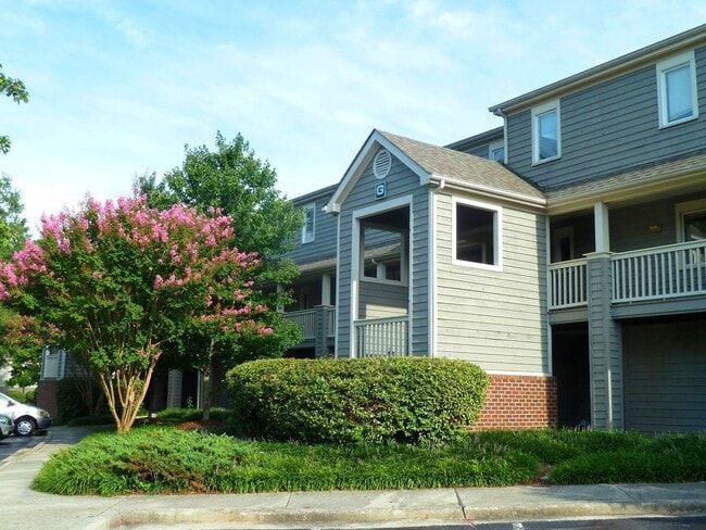 Building Photo - Updated, spacious 4br 2ba condo within wal...