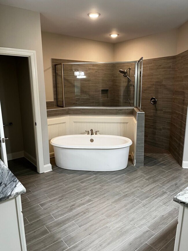 Building Photo - Custom Built home in a quiet subdivision