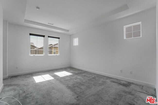 Building Photo - 20705 W Chestnut Cir