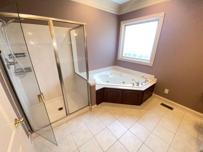 Building Photo - Beautiful home in Fairways subdivision off...