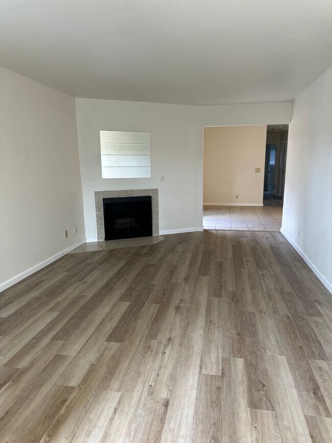 Building Photo - 5620 Brush Creek Dr