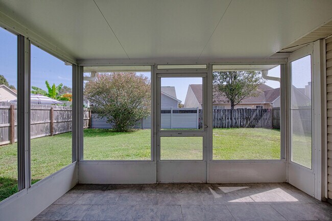 Building Photo - 383 Mirabelle Dr