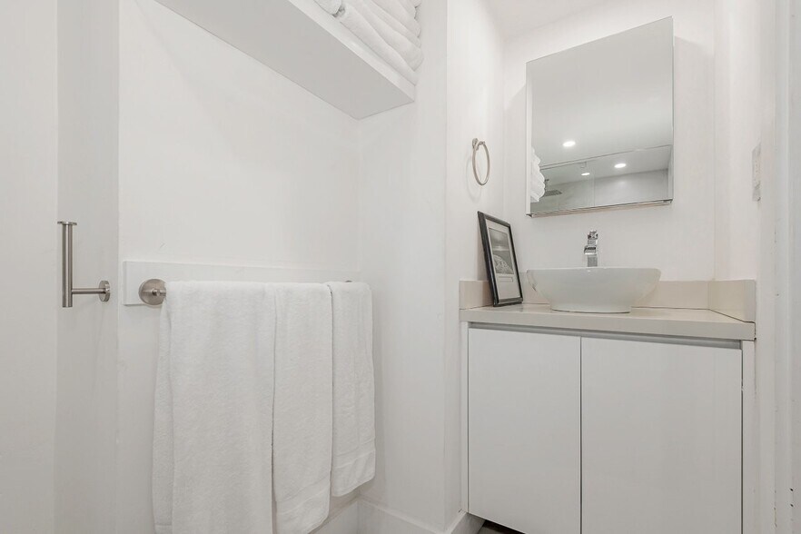 Building Photo - 2301 Collins Ave