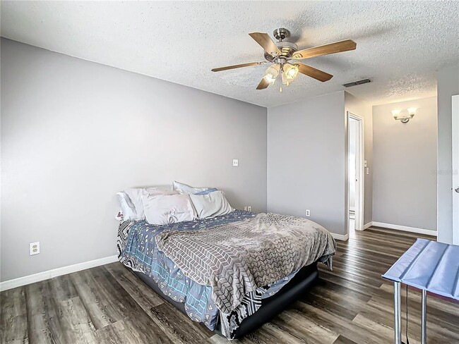 Building Photo - 7801 Rolling Grove Dr W