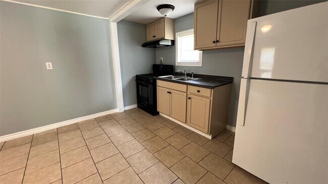 Building Photo - 25128 Faraway Ln