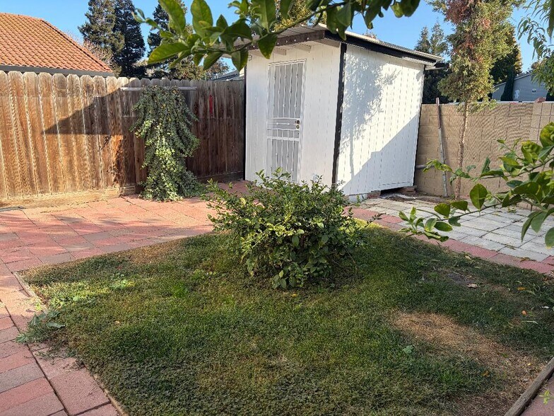 Building Photo - 510 W Kavanagh Ave