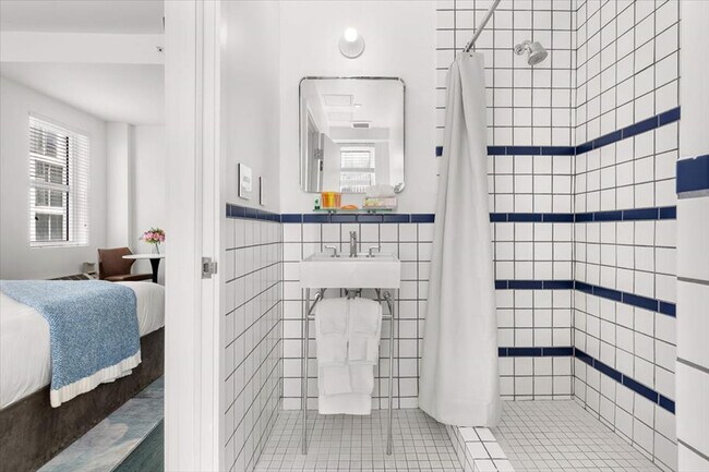 Building Photo - 1701 Alton Rd