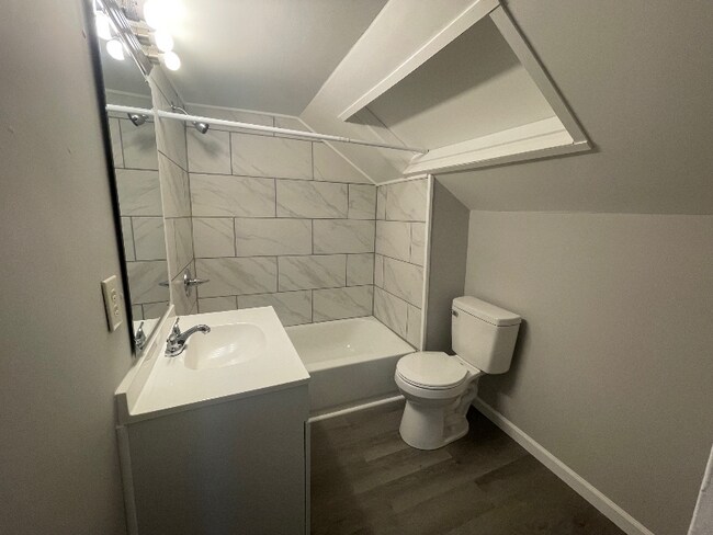 Building Photo - 1800 S Main St