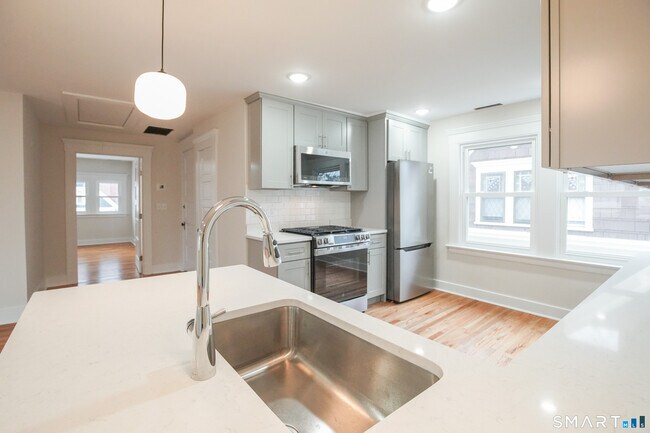 Building Photo - 56 Pendleton St