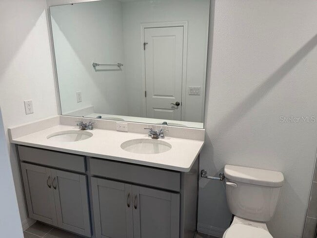 Building Photo - 3035 Jessamine Dr