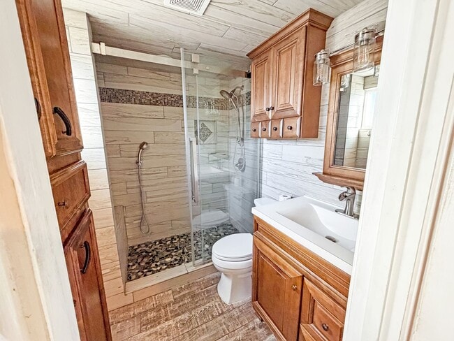 Building Photo - 829 W Madison Ave