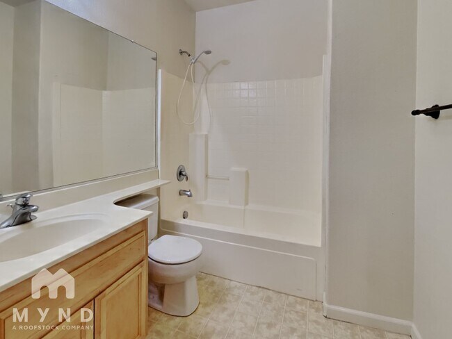 Building Photo - 10114 Upshaw Way