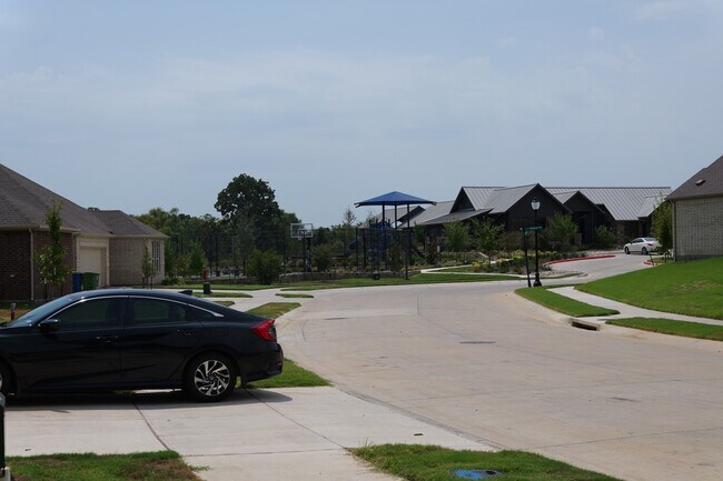 Building Photo - 1916 Monchino Pl